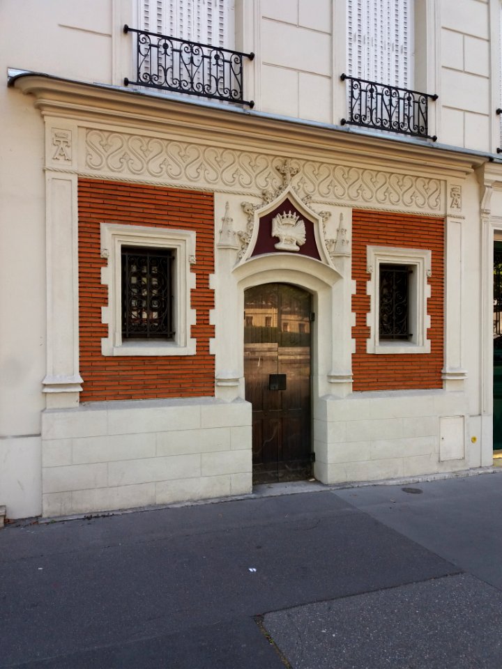 Paris 7e - Boulevard de la Tour-Maubourg, immeuble au numéro 82