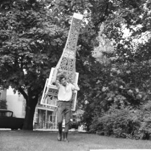 Parijs in Utrecht, het plaatsen van de Eifeltoren in het Wilhelminapark, Bestanddeelnr 914-2219