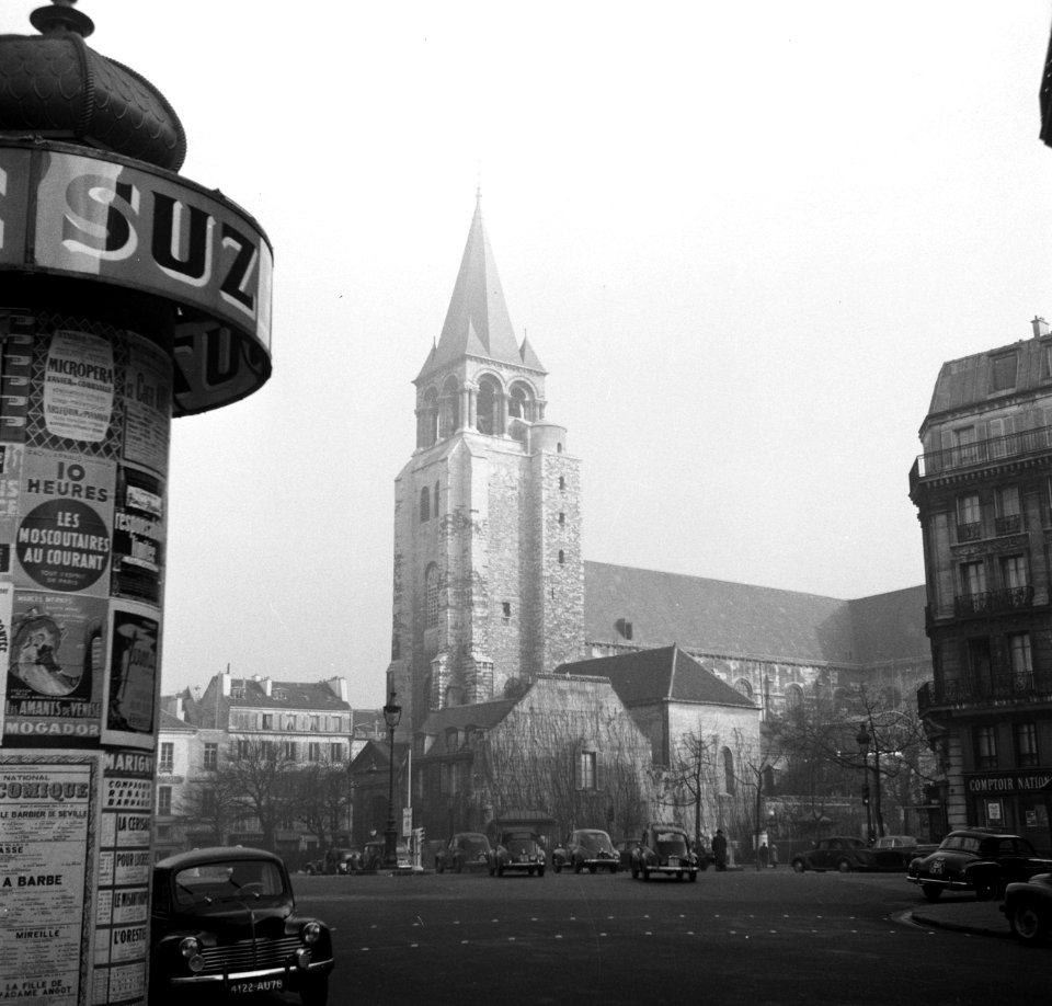 Parijs De kerk St Germain-des-Prés gezien vanuit de Rue de Rennes met links o…, Bestanddeelnr 254-0021