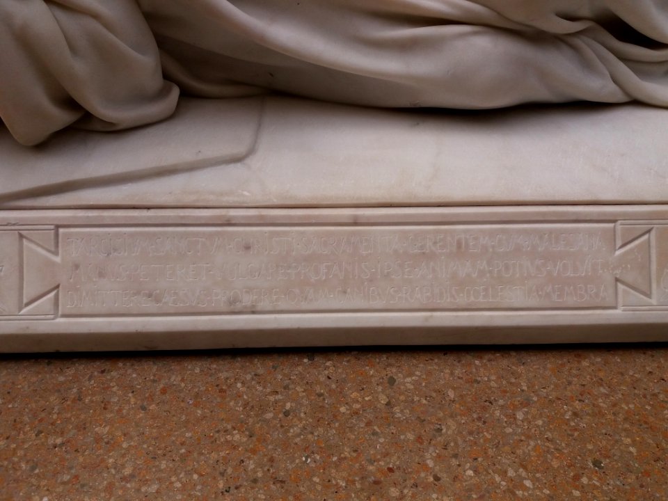 Paris 7e - Musée d'Orsay - Tarcisius, martyr chrétien (Alexandre Falguière), inscription en latin
