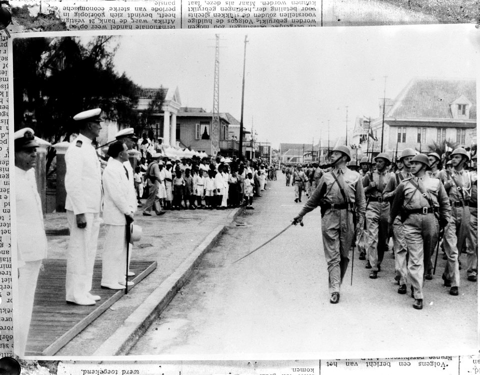 Parade te Batavia voor Commissie-Generaal voor Nederlands-Indië, Bestanddeelnr 902-0500