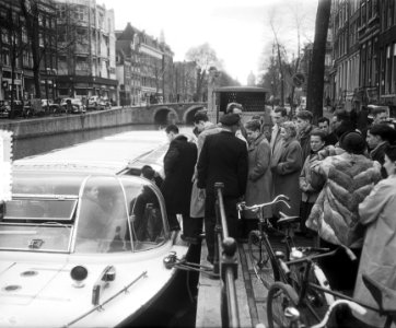 Parijse kinderen bieden geld aan van Rampenfonds aan burgemeester van Amsterdam., Bestanddeelnr 905-6402