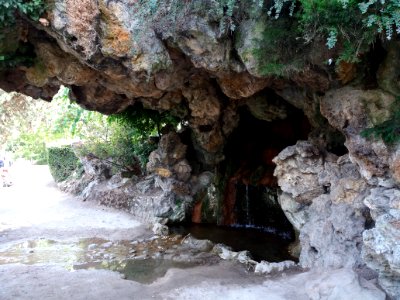 Paris - Jardin d'Acclimatation - Grotte au bord du lac