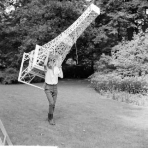 Parijs in Utrecht, het plaatsen van de Eifeltoren in het Wilhelminapark, Bestanddeelnr 914-2222