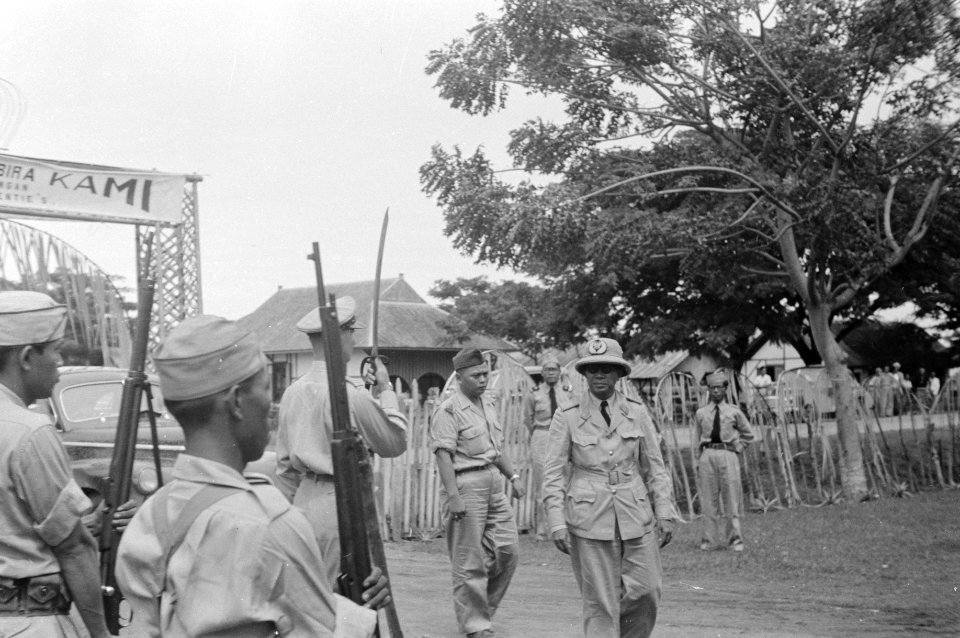 Pare-Pare bij Makassar Soekawati, de president van Oost-Indonesië, bracht verge, Bestanddeelnr 1501-8-1