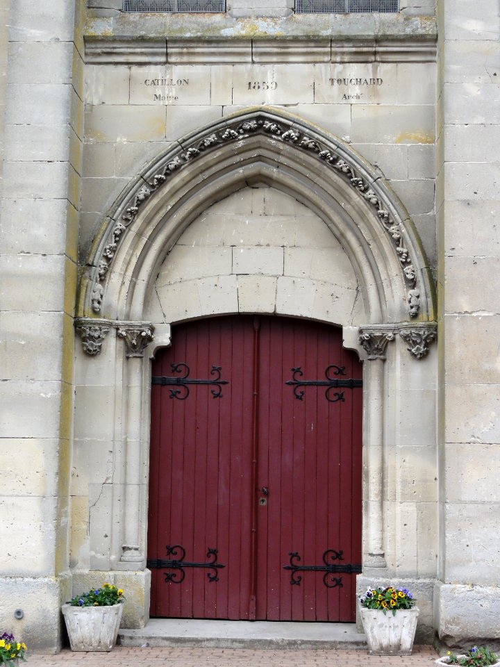 Parfondru (Aisne) Église de la Nativité de la Sainte Vierge, portail