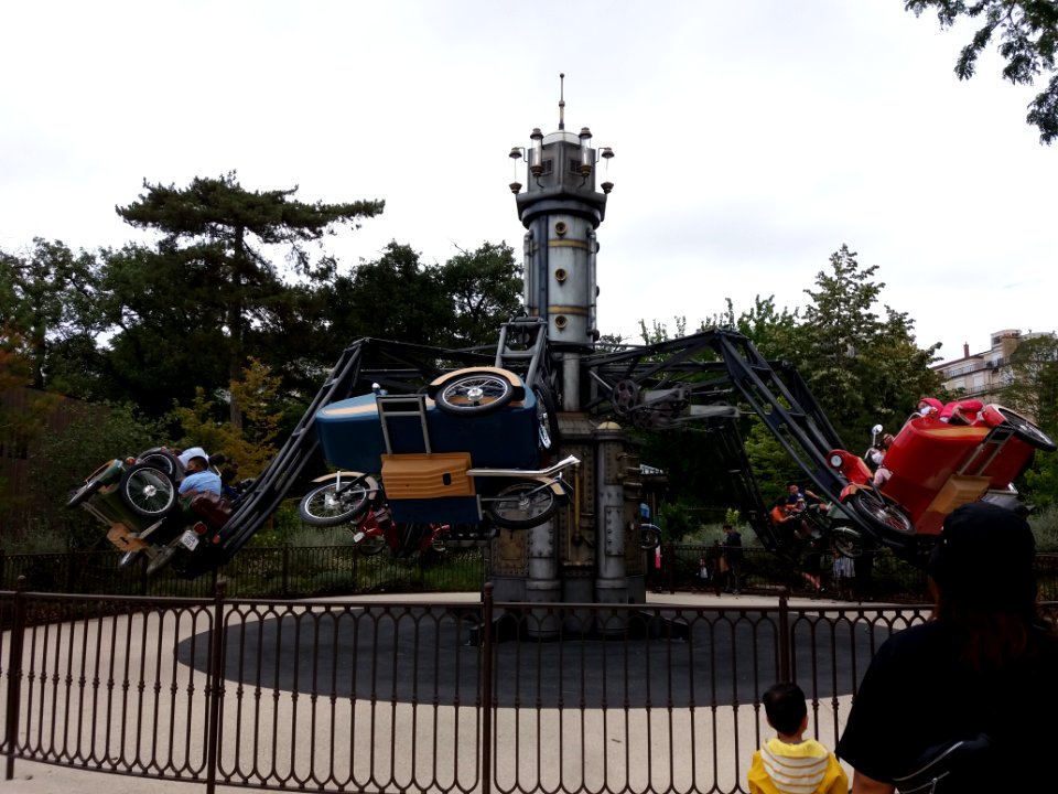 Paris - Jardin d'Acclimatation - Attraction des side-cars
