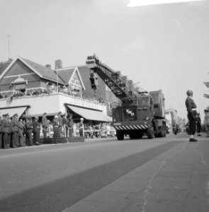 Parade tgv 10-jarig bestaan van het commando luchtverdediging te Zeist, grote, Bestanddeelnr 911-5788