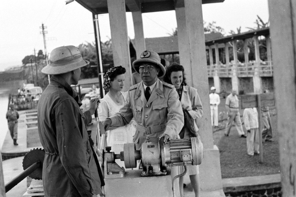 Pare-Pare bij Makassar Soekawati, de president van Oost-Indonesië, bracht verge, Bestanddeelnr 1501-5-4