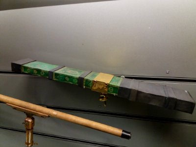 Paris 3e - Musée des arts et métiers - Lunette binoculaire du père Chérubin d'Orléans, 1681 (12811)
