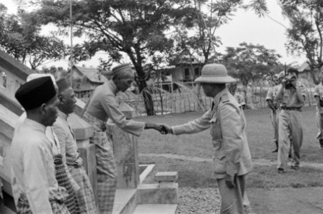 Pare-Pare bij Makassar Soekawati, de president van Oost-Indonesië, bracht verge, Bestanddeelnr 1501-7-3