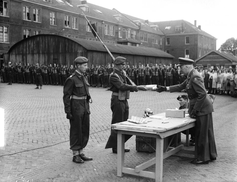 Parade Regiment Intendancetroepen Oranje Nassau kazerne Amsterdam, Bestanddeelnr 904-6807