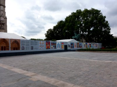 Paris 4e - Place Jean-Paul-II - Parvis Notre-Dame - Palissade avec exposition pendant les travaux