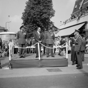 Parade tgv 10-jarig bestaan van het commando luchtverdediging te Zeist, op he, Bestanddeelnr 911-5786
