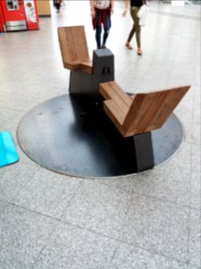 Paris - Gare de Lyon, borne de recharge pour téléphone avec pédalier