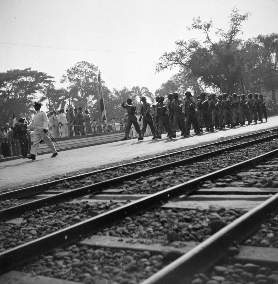 Parade tgv Koninginnedag Detachement Mariniers, Bestanddeelnr 14311