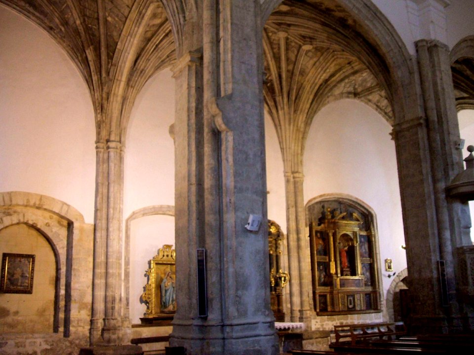 Paredes de Nava - Iglesia de Santa María, interior 20
