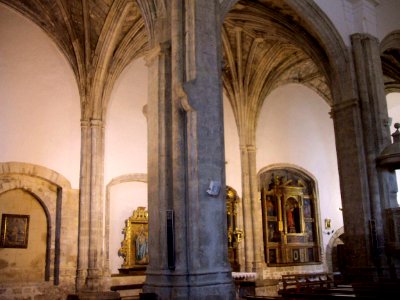 Paredes de Nava - Iglesia de Santa María, interior 20