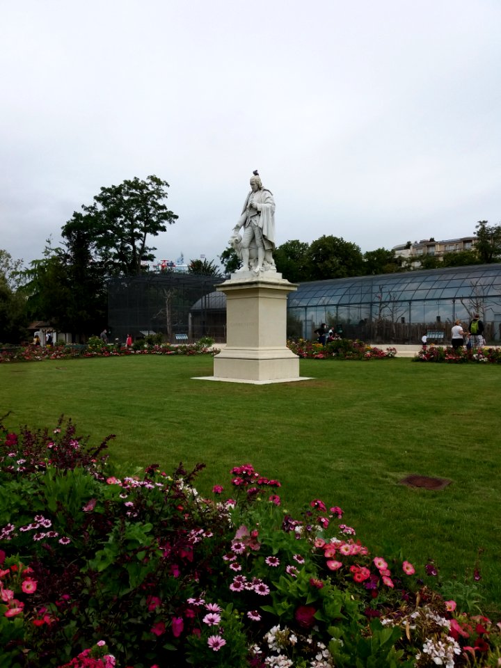 Paris - Jardin d'Acclimatation - Statue de Louis Jean-Marie Daubenton - Profil