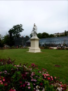 Paris - Jardin d'Acclimatation - Statue de Louis Jean-Marie Daubenton - Profil