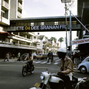 Paramaribo (voorbereiding onafhankelijkheid) teksten Suriname Free in Paramar, Bestanddeelnr 254-9748