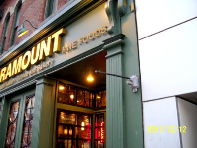 Paramount -- a coffee shop on Yonge north of Shuter -a