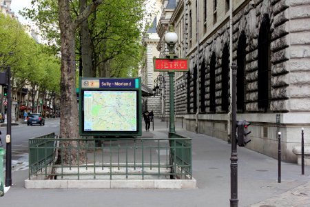 Paris Metro 7 Sully-Morland Eingang photo