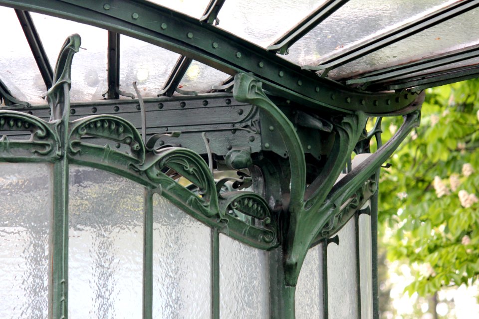 Paris Metro 2 Porte Dauphine Libellule Detail