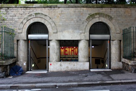 Paris Metro 7 Place Monge Eingang Rue de Navarre photo