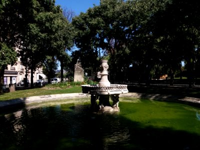 Paris 7e - Boulevard de la Tour-Maubourg, fontaine (1)