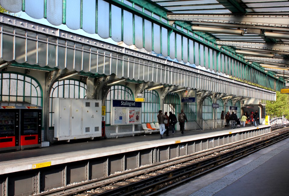 Paris Metro 2 Stalingrad Bahnsteig