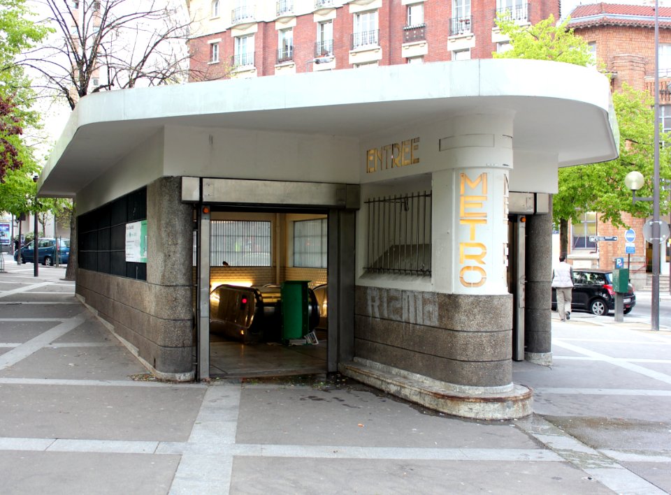 Paris Metro 7bis Place des Fêtes Eingang