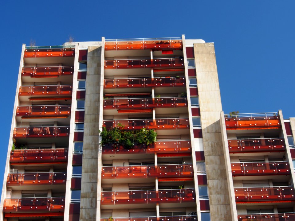 Parijs - Building at Canal St Martin pic-019