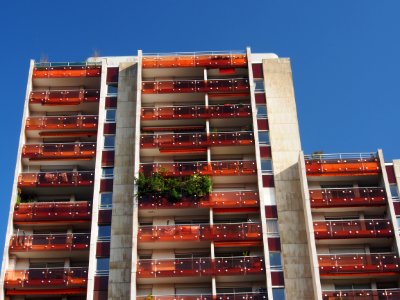 Parijs - Building at Canal St Martin pic-019