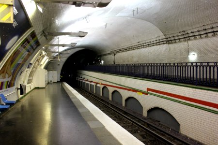 Paris Metro Linie 10 Mirabeau Blick Richtung Boulogne