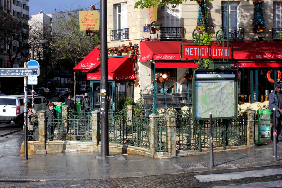 Paris Metro 12 Porte de Versailles Eingang