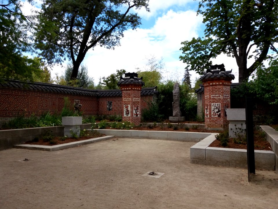 Paris - Jardin d'Acclimatation - Jardin de Séoul - Colonnes