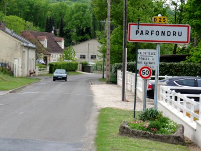 Parfondru (Aisne) city limit sign
