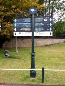 Paris - Jardin d'Acclimatation - Panneaux et paons