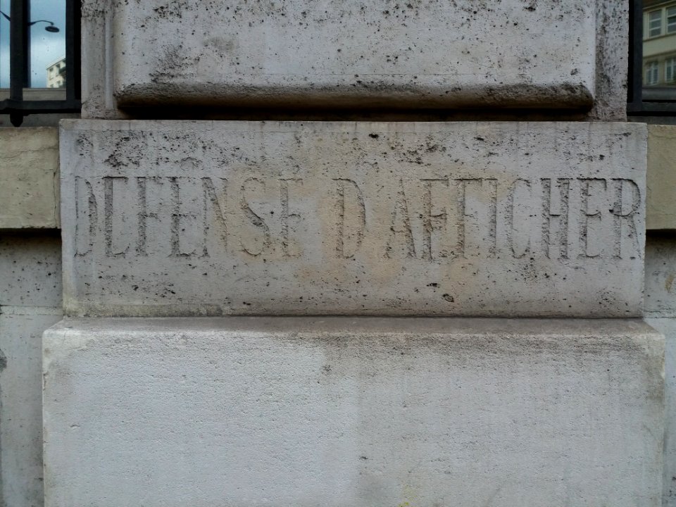 Paris 6e - Rue de Rennes - Défense d'afficher