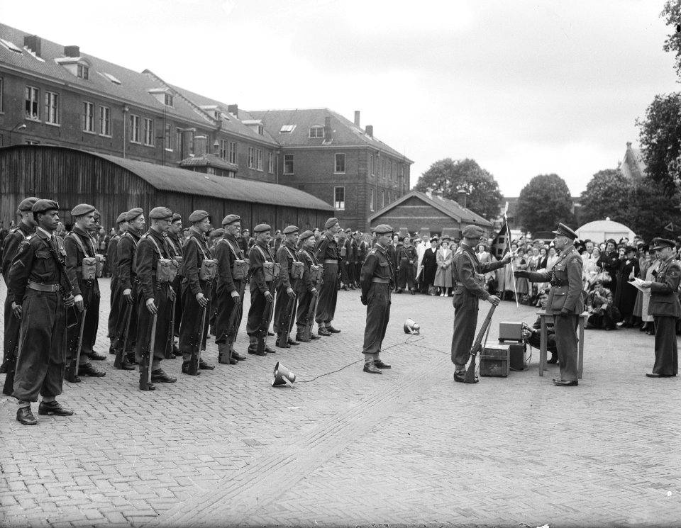 Parade Regiment Intendancetroepen Oranje Nassau kazerne Amsterdam., Bestanddeelnr 904-6808