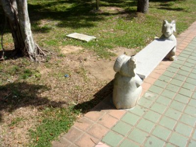 Park bench in Qionghai - 02