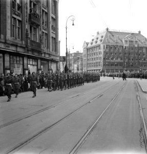 Parade van de Prinses Irene Brigade in Amsterdam, Bestanddeelnr 900-3249