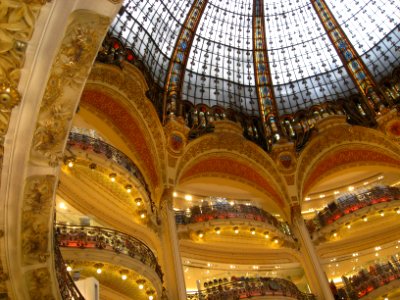 Paris Galeries Lafayette Haussmann cupola stained glass 2012 a