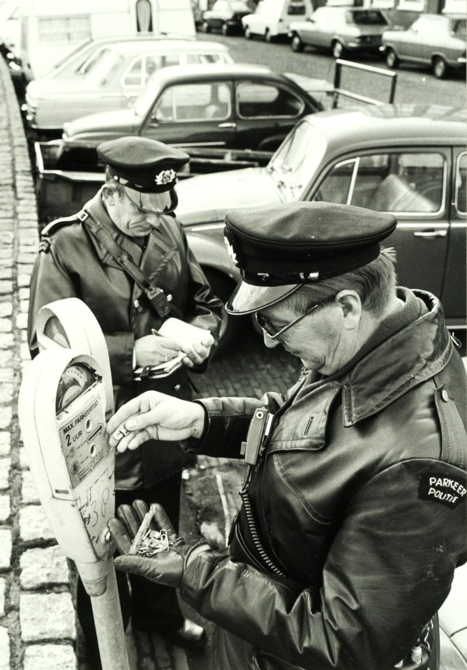 Parkeerpolitie. NL-HlmNHA 5400464153