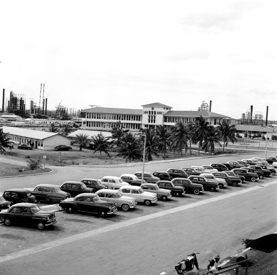 Parkeerterrein bij de Curaçaose Petroleum Maatschappij, Bestanddeelnr 252-3169