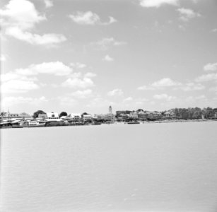 Paramaribo aan de Surinamerivier, gezien vanaf de ms Nestor, Bestanddeelnr 252-2145