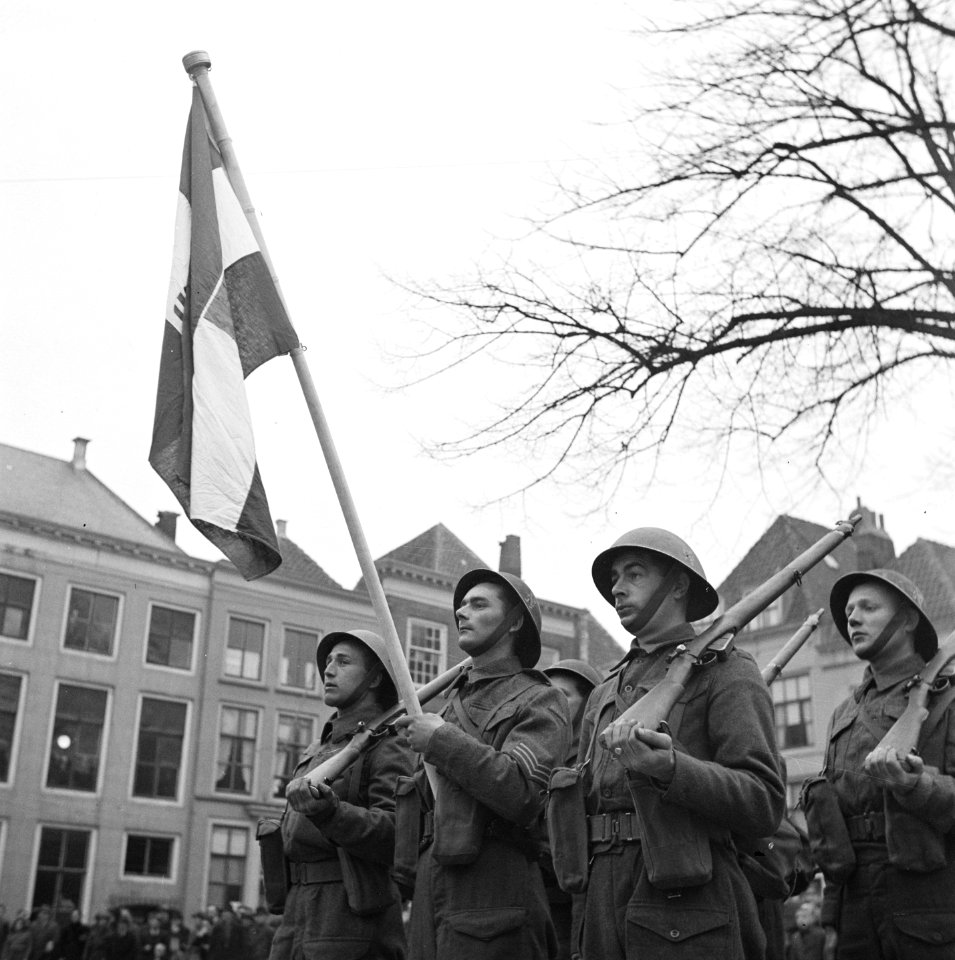 Parade van het regiment Stoottroepen in Middelburg, Bestanddeelnr 900-2331