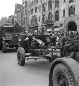 Parade van de Prinses Irene Brigade in Amsterdam, Bestanddeelnr 900-3234