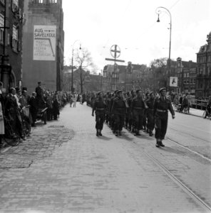 Parade van de Prinses Irene Brigade in Amsterdam, Bestanddeelnr 900-3244